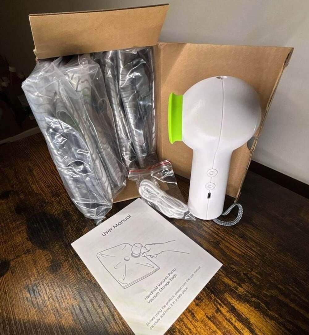 Handheld Vacuum Pump with Vacuum Storage Bags and USB Charging Cable